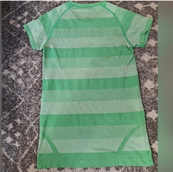 Lululemon green Yoga Gym Swiftly Tech Short Sleeve Crew Top Sz 8 - Picture 5 of 6